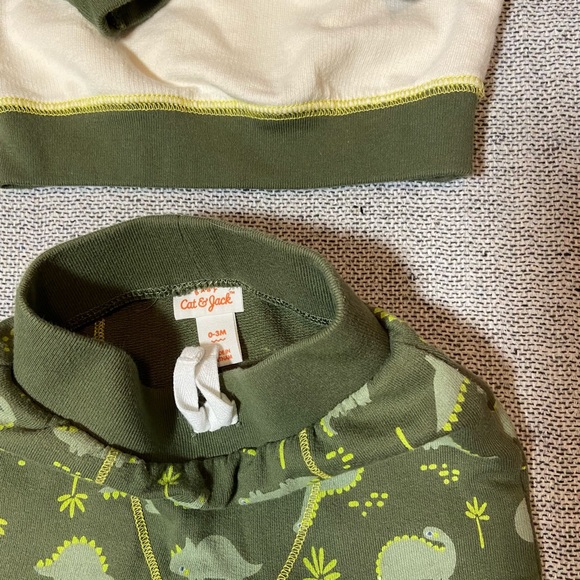 ••Cat & Jack Dino 2 Piece Sweats Outfit - Picture 2 of 3